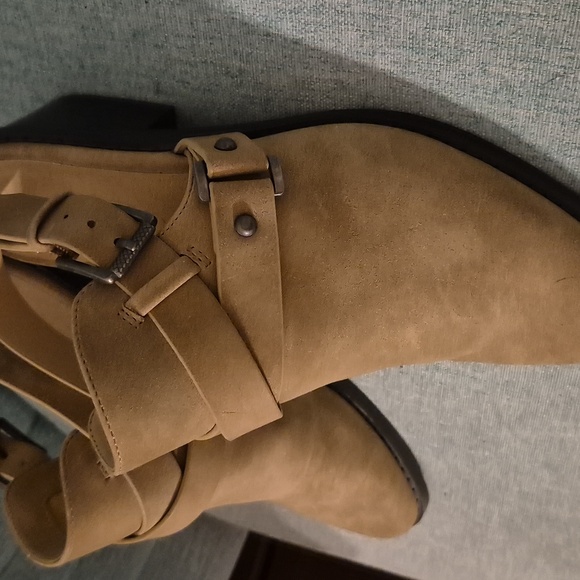 Womans Tan Suede Ankle Boots - Picture 3 of 7